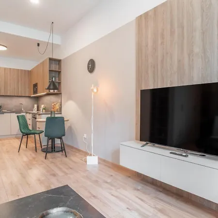 Patronka - Stylish With A Divided Sleeping Area Apartamento
