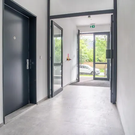 Patronka - Stylish With A Divided Sleeping Area Апартаменти