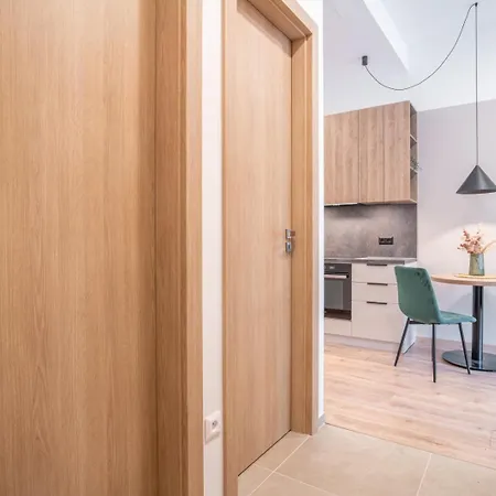 Апартаменти Patronka - Stylish With A Divided Sleeping Area *