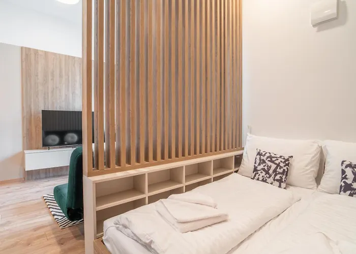 Patronka - Stylish With A Divided Sleeping Area ブラチスラヴァ