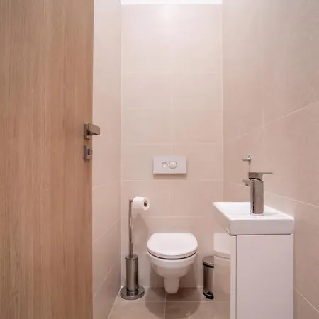 Patronka - Stylish With A Divided Sleeping Area *