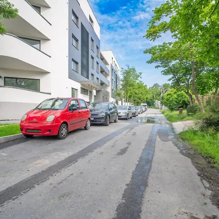 Patronka - Stylish With A Divided Sleeping Area Apartment